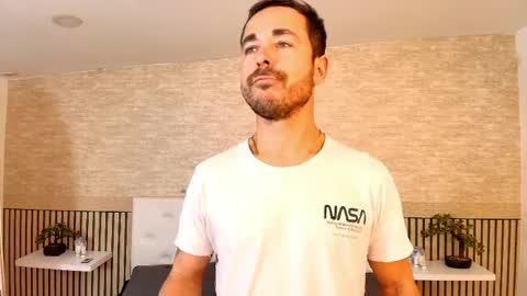 Im Adams Sanz online show from 8, 4, 2026