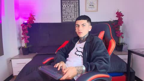 Snapshot of adamswalkerr_ chatting on 3, 3, 2026 AdamsWalkerr online show from 3, 3, 2026