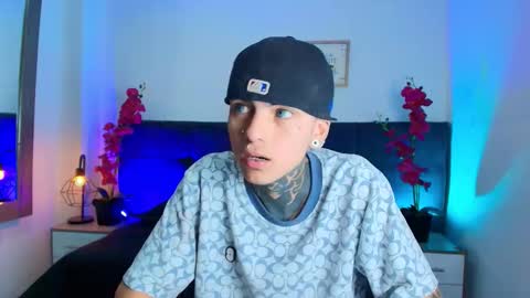 AdamsWalkerr  online show from 27, 3, 2026