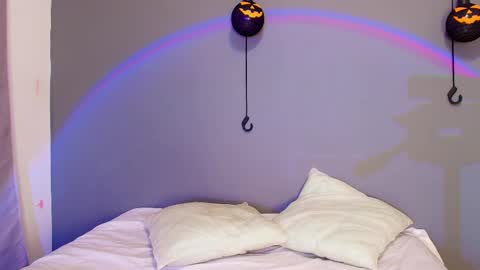  Adara Johnson  online show from 12, 10, 2025