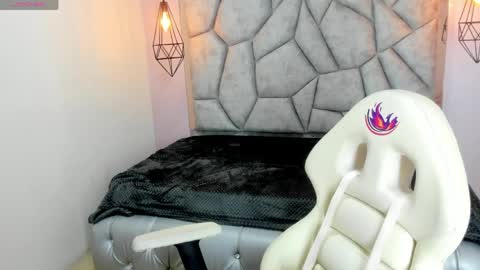 addy__02 online show from 18, 4, 2026