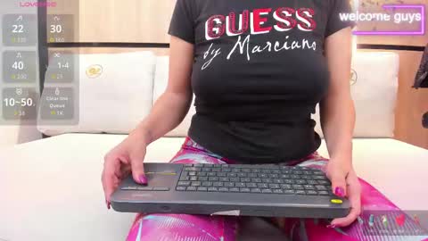 adela chase online show from 7, 10, 2025