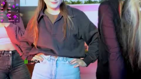 Snapshot of adeli_di chatting on 12, 11, 2025 all three for u online show from 12, 11, 2025