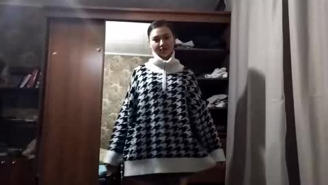 Snapshot of adelinehaefner chatting on 24, 11, 2025 Anna online show from 24, 11, 2025