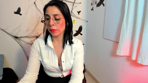 Adelle online show from 7, 11, 2025