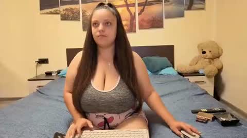 Snapshot of adellineee chatting on 15, 6, 2026 Adellineee online show from 15, 6, 2026