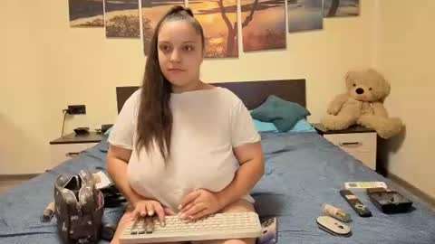 Snapshot of adellineee chatting on 22, 6, 2026 Adellineee online show from 22, 6, 2026
