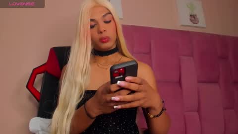 Snapshot of adonis_hot_xx chatting on 19, 10, 2025 adonis_hot_xx online show from 19, 10, 2025