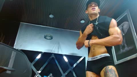 Snapshot of adrian_rae chatting on 14, 12, 2024   online show from 14, 12, 2024