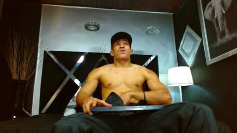 Snapshot of adrian_rae chatting on 19, 12, 2024   online show from 19, 12, 2024