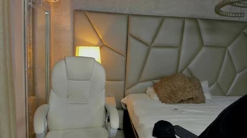 Snapshot of adrian_rae chatting on 4, 10, 2025   online show from 4, 10, 2025