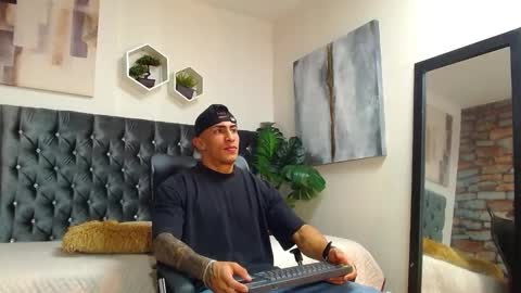 Snapshot of adrian_rae chatting on 7, 10, 2025   online show from 7, 10, 2025