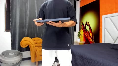   online show from 17, 11, 2025