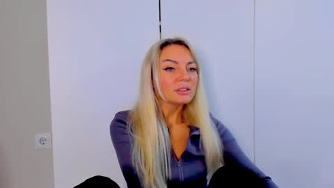 Adriana online show from 6, 3, 2025