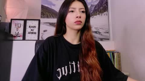 Snapshot of adrianna5_ chatting on 7, 6, 2026 Adriana online show from 7, 6, 2026