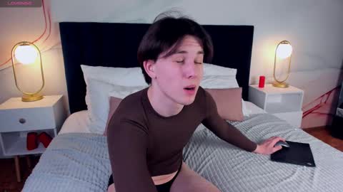 adrianoaubert online show from 8, 3, 2025