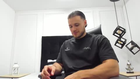 Adrein Roche online show from 4, 10, 2025