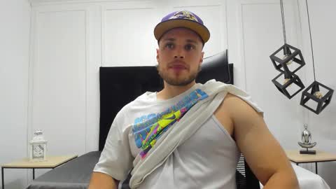 Adrein Roche online show from 23, 10, 2025