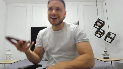 Adrein Roche online show from 12, 11, 2025