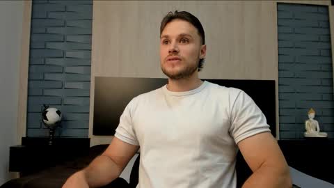 Adrein Roche online show from 3, 12, 2025