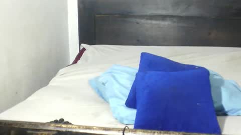 Mia  Friends online show from 1, 3, 2026