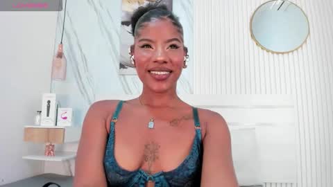 Snapshot of afro_luna chatting on 17, 11, 2025 Afro Luna online show from 17, 11, 2025