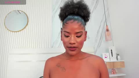 Snapshot of afro_luna chatting on 29, 11, 2025 Afro Luna online show from 29, 11, 2025