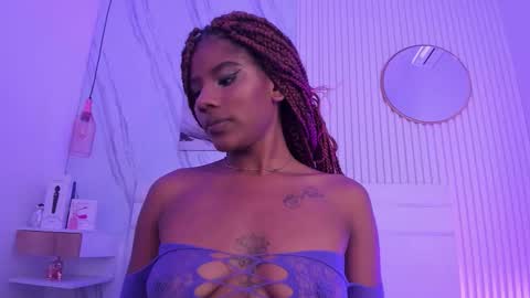 Snapshot of afro_luna chatting on 19, 12, 2025 Afro Luna online show from 19, 12, 2025