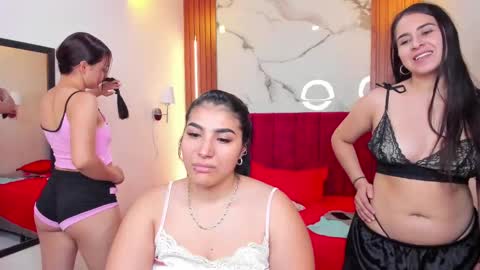 Snapshot of afroditaandsoffi chatting on 28, 2, 2025 Afrodita Chery y Hermione online show from 28, 2, 2025