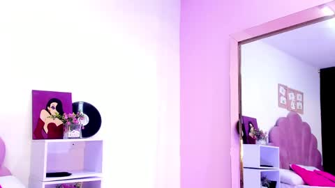 A F R O D I T A  E V A N S online show from 13, 4, 2026