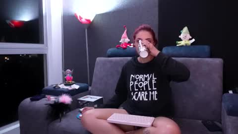 Snapshot of agatacollinsss chatting on 5, 12, 2025 Agata Collinss online show from 5, 12, 2025