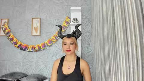 Snapshot of agatadelphine_mr chatting on 29, 10, 2025 Agatadelphine online show from 29, 10, 2025