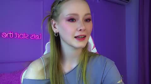 AgataFoxley online show from 22, 4, 2026