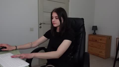 Snapshot of agelina_summer chatting on 5, 1, 2025 Agelina Lilly Laura online show from 5, 1, 2025
