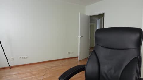 Agelina Lilly Laura online show from 27, 4, 2026