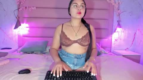 agnesrocuzzo online show from 25, 11, 2025