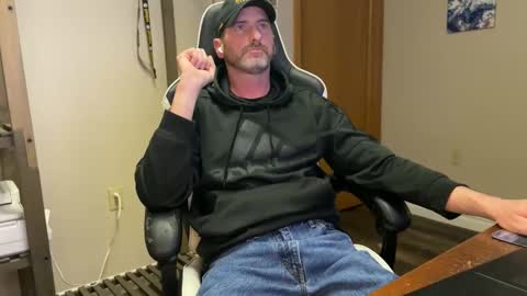 Snapshot of ah_shucks_ chatting on 5, 4, 2026 AhShucks online show from 5, 4, 2026