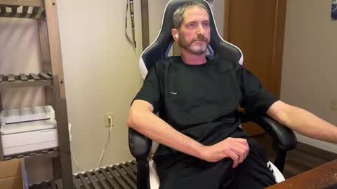 Snapshot of ah_shucks_ chatting on 6, 4, 2026 AhShucks online show from 6, 4, 2026