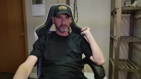Snapshot of ah_shucks_ chatting on 10, 4, 2026 AhShucks online show from 10, 4, 2026