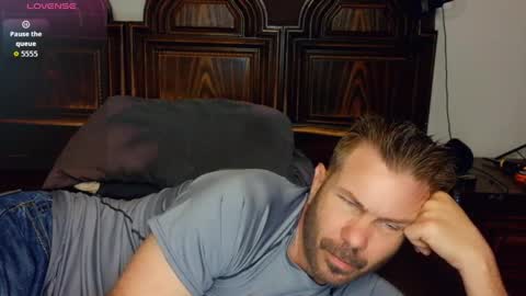 Blue Eyed Handsome Man online show from 27, 3, 2026