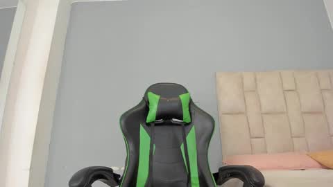 Snapshot of aida_rose chatting on 18, 2, 2025 karoline online show from 18, 2, 2025