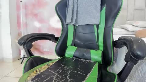 Snapshot of aida_rose chatting on 26, 11, 2025 karoline online show from 26, 11, 2025