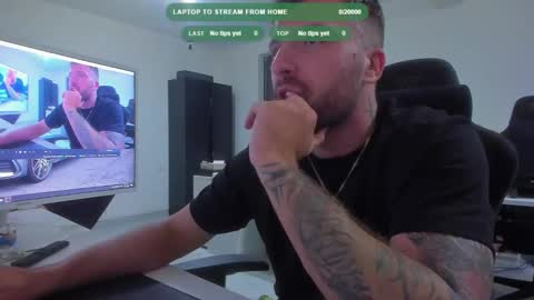Snapshot of aidenmatthew chatting on 2, 10, 2025 Aiden online show from 2, 10, 2025