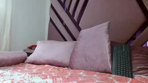 aiilynsmiith online show from 16, 12, 2025