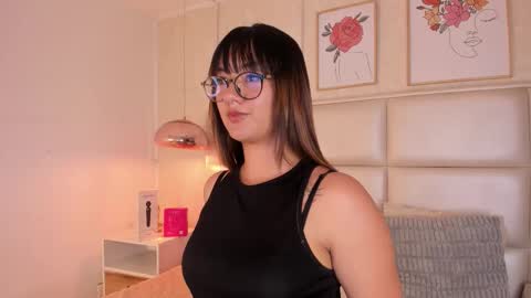 Aily Yozuko online show from 3, 2, 2026