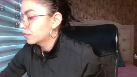 Snapshot of aisha__cambell chatting on 17, 11, 2025 aisha__cambell online show from 17, 11, 2025