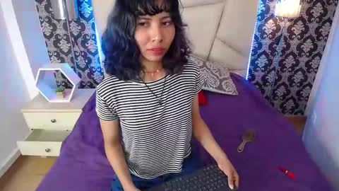 A K A N E  U W U online show from 28, 2, 2025