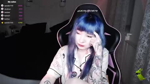 akirahartyx online show from 8, 3, 2025