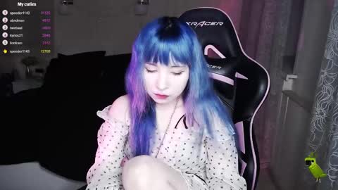 akirahartyx online show from 9, 3, 2025