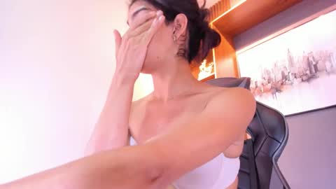 Snapshot of alahia__rodriguez chatting on 1, 2, 2026 Alahia Rodriguez online show from 1, 2, 2026